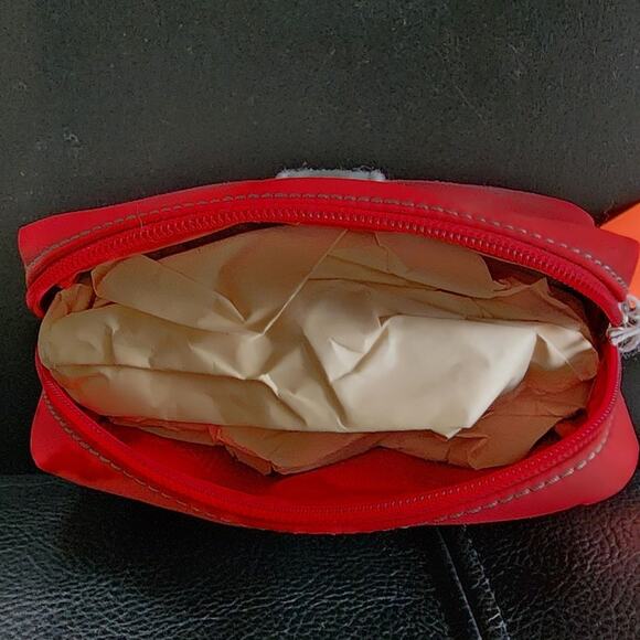 Matrix SoColor Red Small Zip Makeup Bag NWT Cosmetic Pouch 6x 6x 1.5 - Picture 2 of 7